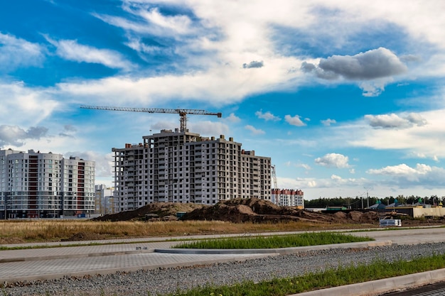 Estructura monolítica del edificio Muros macizos de hormigón El marco de los muros Encofrado para muros de hormigón Primer plano del sitio de construcción