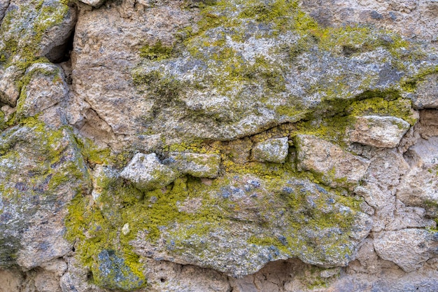 Estructura de pared de piedra en bruto