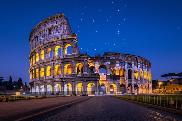 Foto estructura romana con una estrella en el cielo por la noche