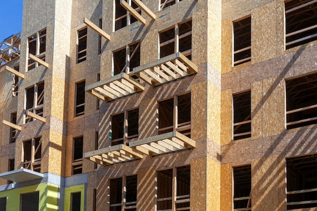 Estructuras de construcción en edificios y casas de madera.