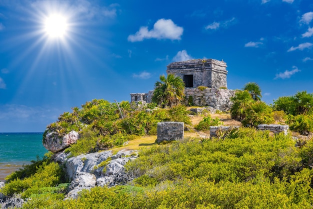 Estrutura 45 ofertórios na colina perto da praia Ruínas maias em Tulum Riviera Maya Yucatan Mar do Caribe México