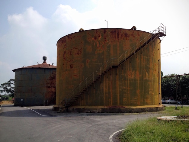 Estrutura construída contra o céu