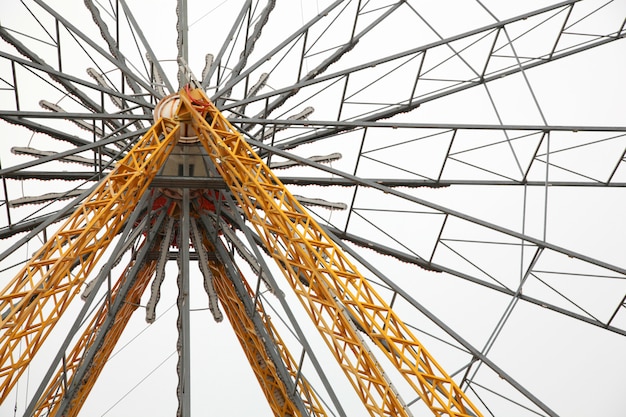 Estrutura de engenharia de parque de diversões alegria roda gigante