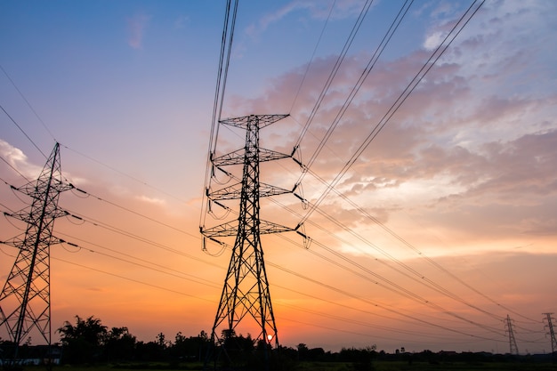 Foto estrutura de pólo elétrico de alta tensão