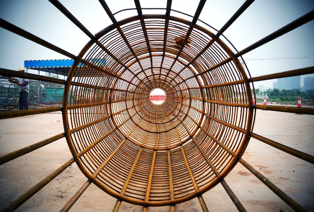 Foto estrutura de reforço de pilha de ponte