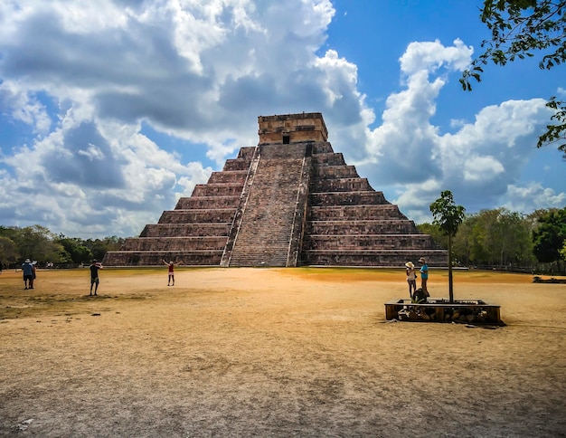 Foto estrutura histórica construída contra o céu