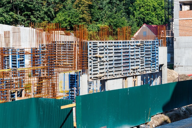 Estruturas de aço do edifício em construção