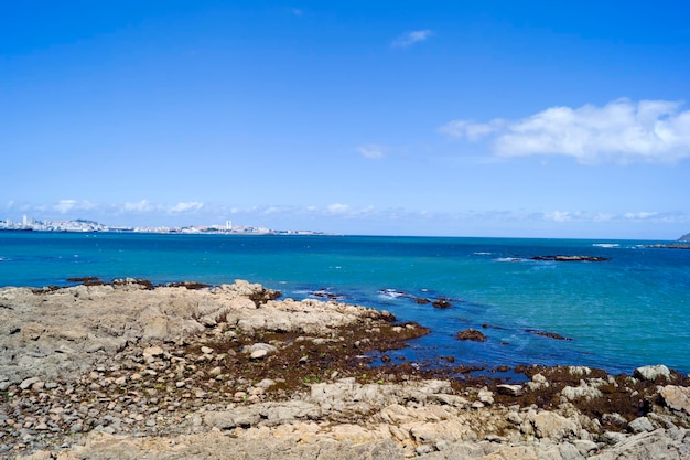 Foto un estuario de corua desde el castillo de santa cruz