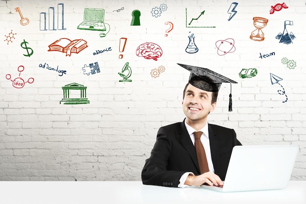 Estudante com laptop