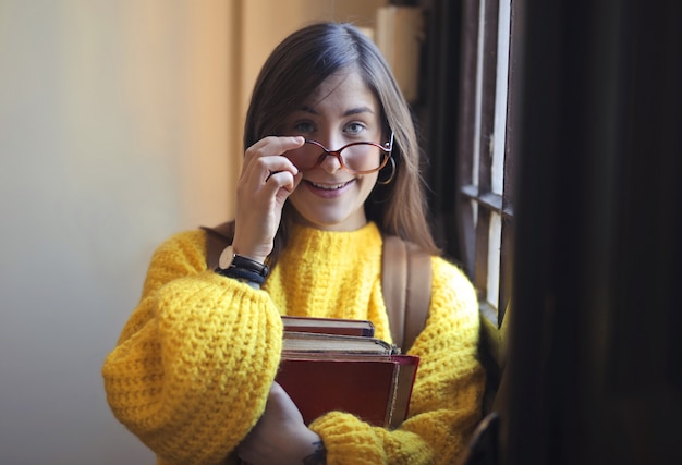 Estudante com livros