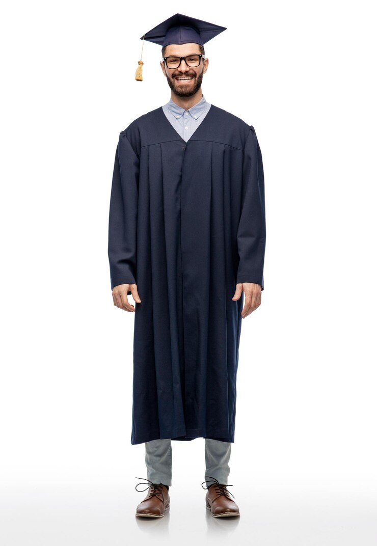 Foto estudante de pós-graduação em tábua de argamassa e vestido de solteiro