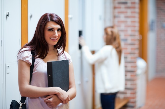 Estudante, levantando, com, dela, fichário