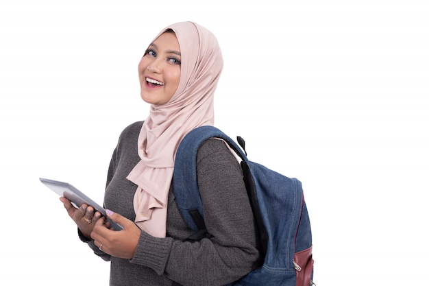 Estudante muçulmano com tablet pc