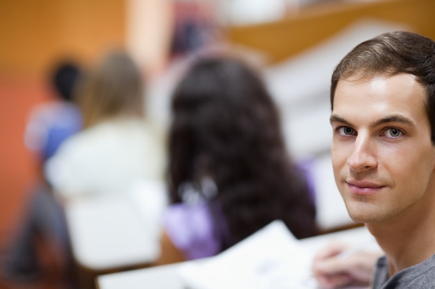 Estudante sendo distraído