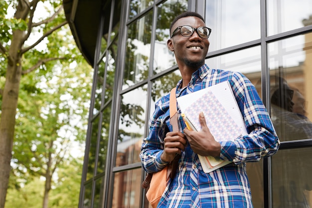 Estudante universitário afro-americano