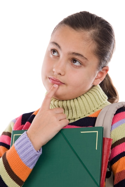 Estudiante con carpeta y mochila sobre un fondo blanco