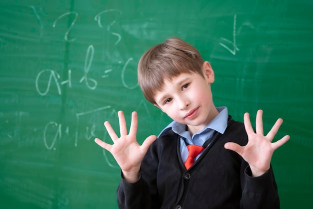 Estudiante de niño en el aula