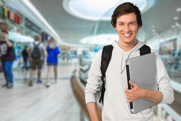 Estudiante portátil masculino una persona rostro humano joven estudiante universitario