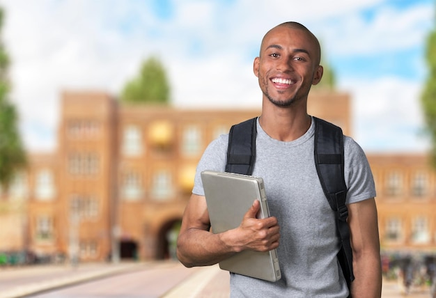 Estudiante universitario estudiante adolescente masculino ordenador portátil hombres