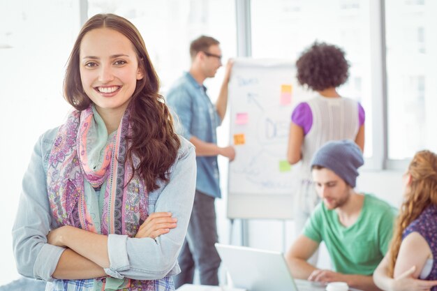 Estudiantes de moda trabajando en equipo