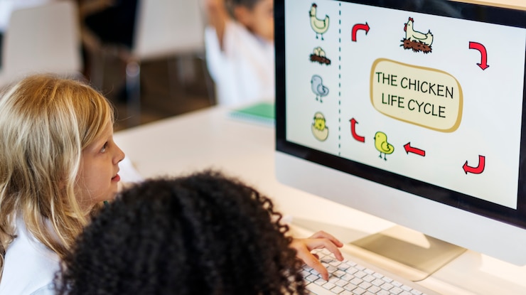 Foto estudiantes que aprenden biología e-learning concept