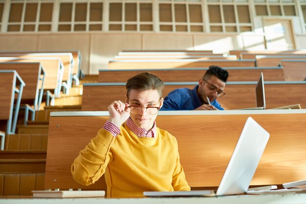 Estudiantes en la universidad