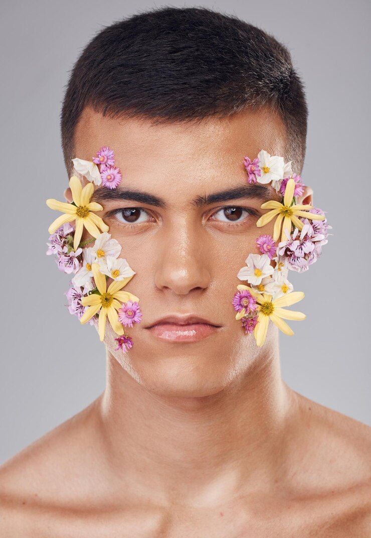 Foto estúdio de retrato ou homem com flores para beleza, cosméticos naturais ou bem-estar em fundo branco natureza rosto estético ou modelo criativo em cuidados com a pele ecológicos ou arte floral de primavera para bem-estar
