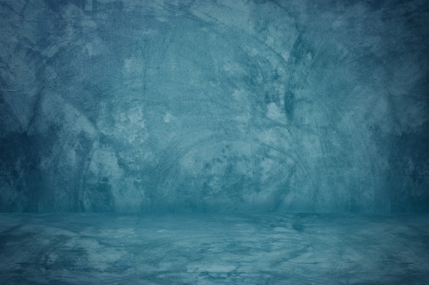 Estudio de pared de cemento azul y fondo de piso en blanco