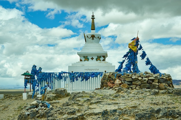 Estupa budista, rio Zavkhan, rio na Mongólia Govi-Altai