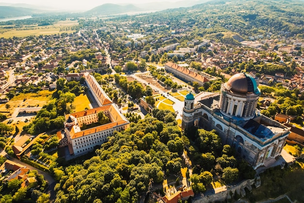 Esztergom Hungria a Basílica de Nossa Senhora em Esztergom pelo rio Danúbio Descubra as belezas da Hungria