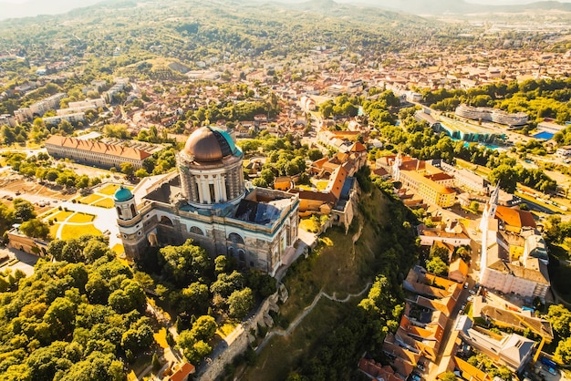 Esztergom Hungria a Basílica de Nossa Senhora em Esztergom pelo rio Danúbio Descubra as belezas da Hungria