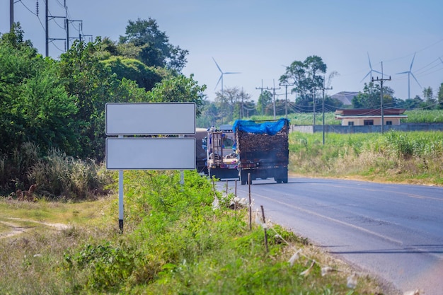 Etiqueta en la carretera