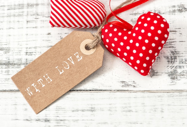 Foto etiqueta de papel de decoração de corações vermelhos dia dos namorados com amor