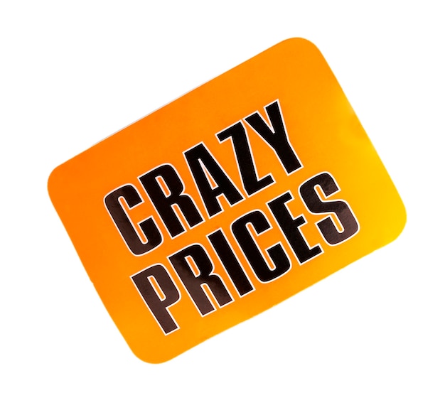 Etiqueta de preço com a inscrição crazy price.