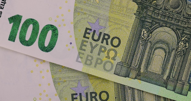 Euro-Banknoten der Europäischen Union in Grün