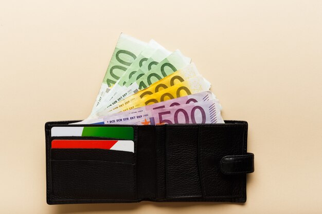 Euro-Banknoten in der Brieftasche