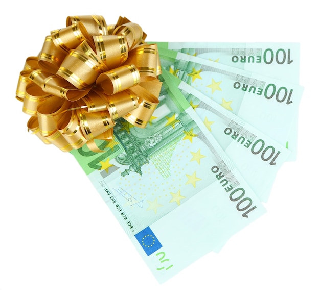 Euro-Banknoten mit Schleife isoliert auf weiss