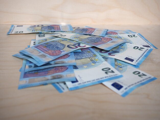 Euro-Banknoten und -Münzen, Europäische Union