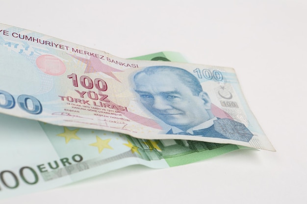 Euro y billetes de lira turca