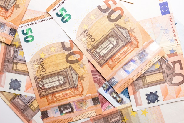 Euro dinheiro closeup isolado