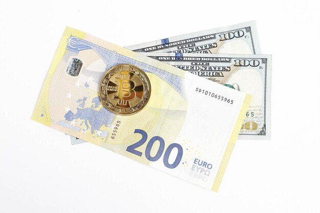 Foto euro us-dollar und bitcoin-münze