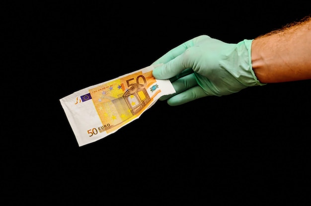 Europäische Euro-Geldscheinwährung und rechte Hand