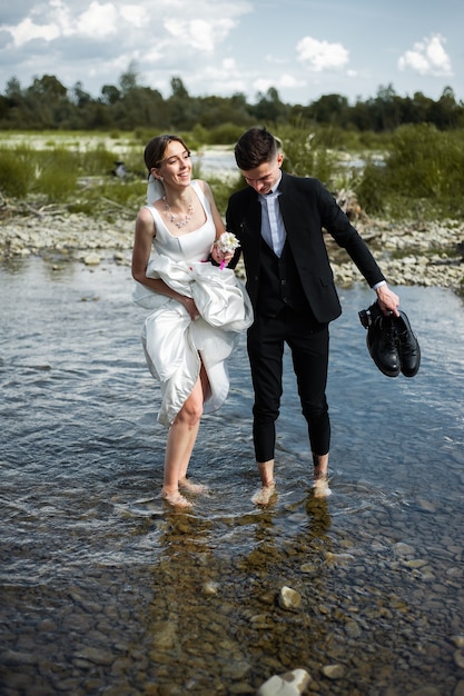 Europäisches Hochzeitspaar am Hochzeitstag