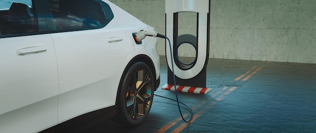 EV-Elektroauto-Silhouette mit schwacher Batterieladung an der elektrischen Ladestation