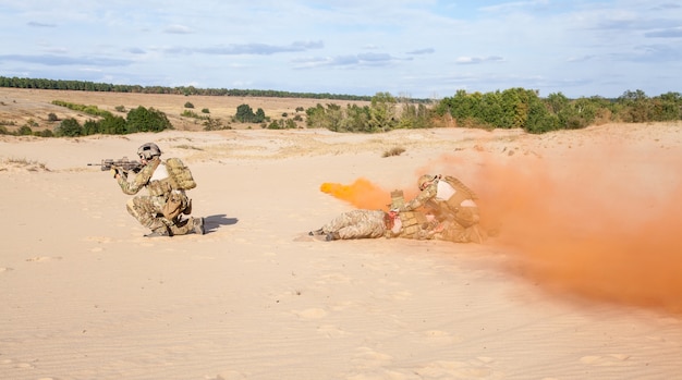 Foto evacuação no deserto