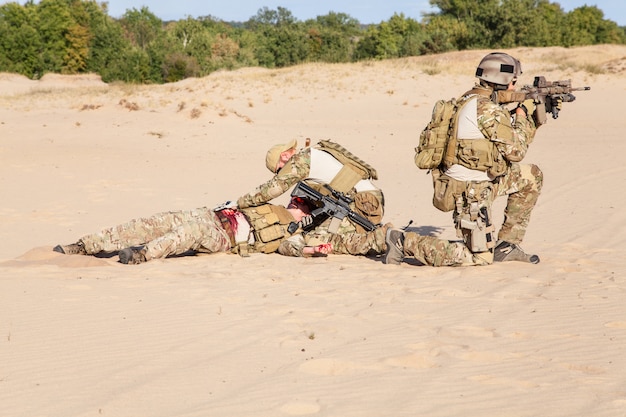 Foto evacuação no deserto