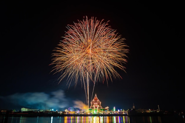 Evento anual na província de wat krok krok samut sakhon, tailândia