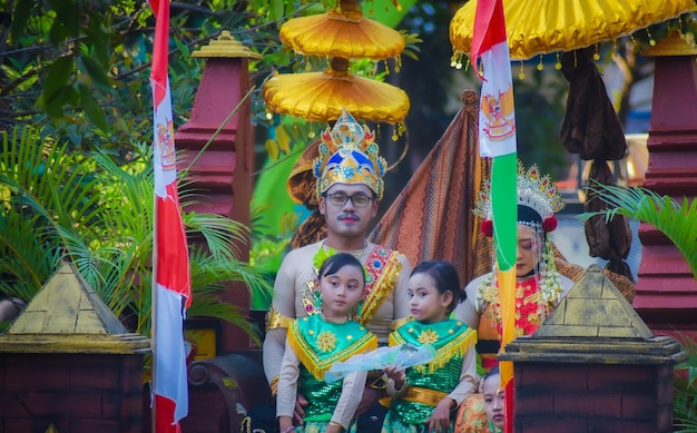 Evento de carnaval de la independencia de Indonesia en la aldea de Brenkok Paciran