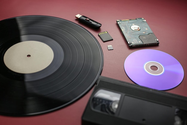La evolución de la grabación y el almacenamiento de música y datos disco duro de casete de discos de vinilo