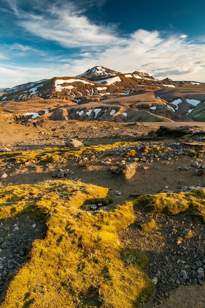 Ewiger Schnee und mineralische Dekoration des Kerlingarfjoll-Massivs